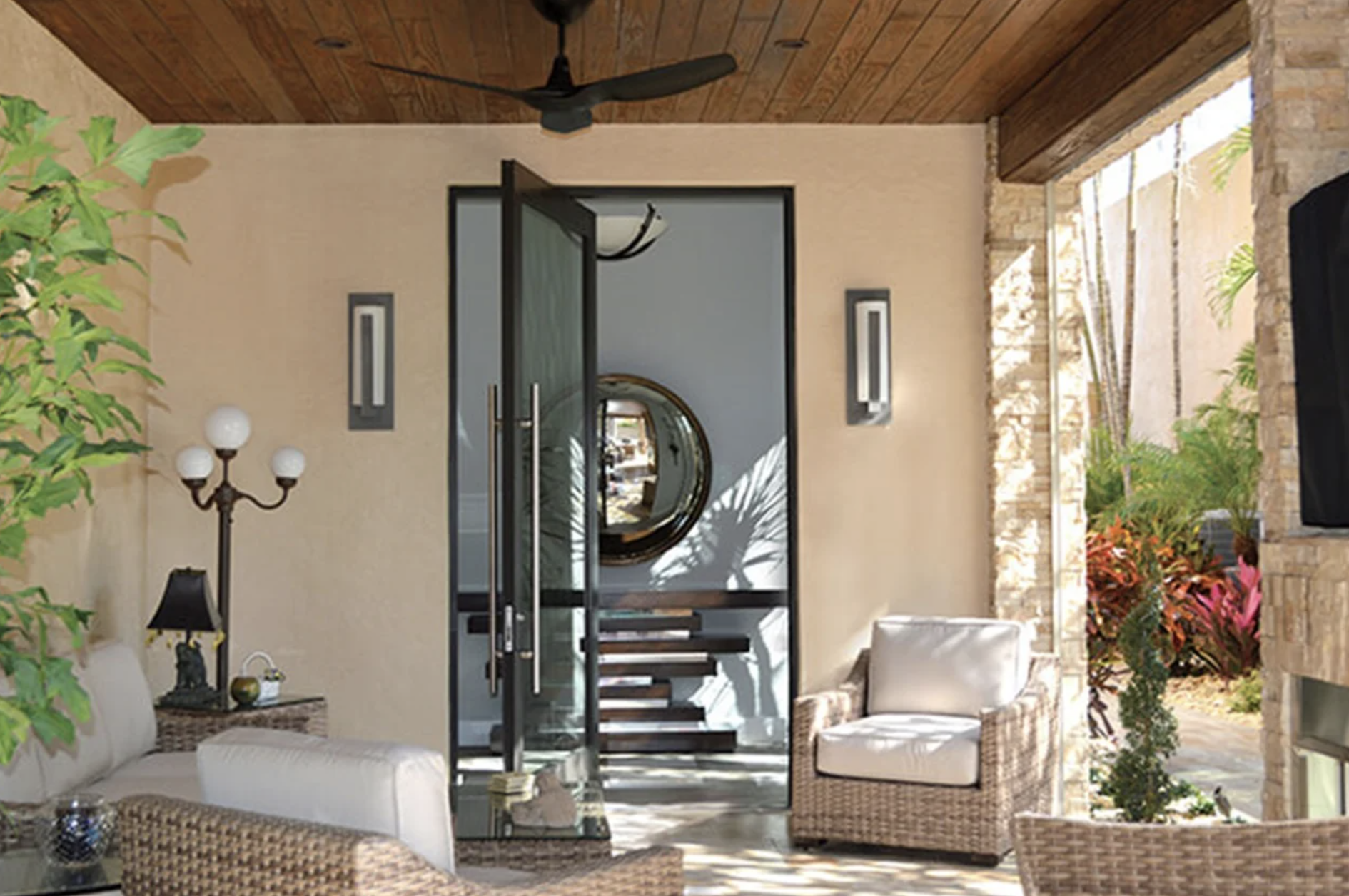 Marvin Pivot Door