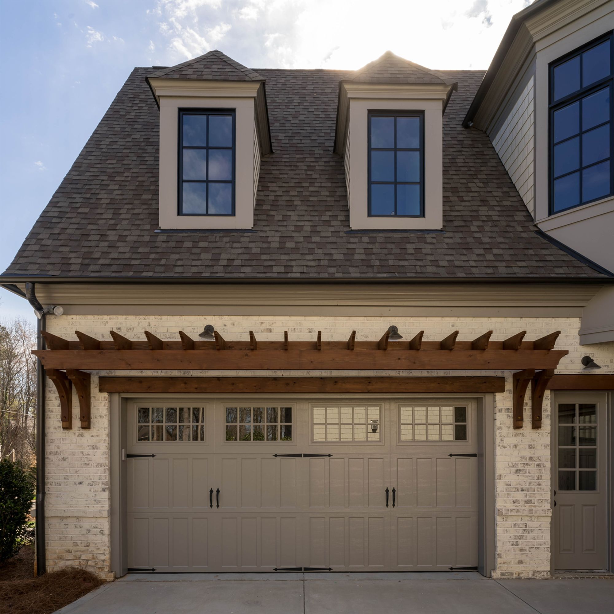 Riposo Beige Limewash with dark wood, khaki and black trim