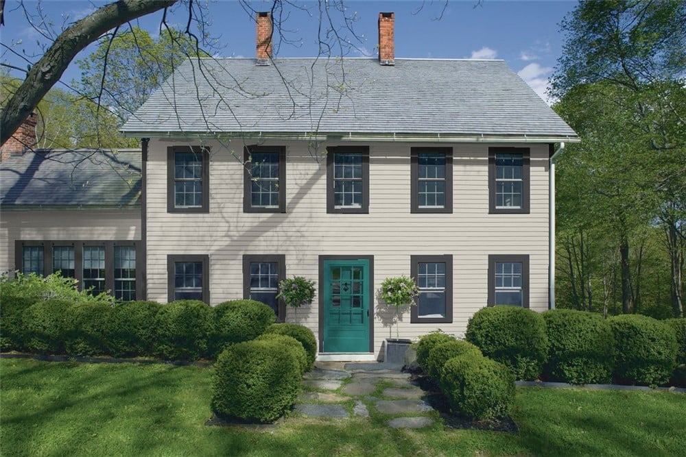 Exterior color scheme: Collingwood siding, Wrought Iron trim, and Intercoastal Green door