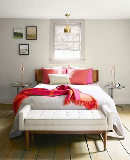 Bedroom in Benjamin Moore Natural Cream OC-14