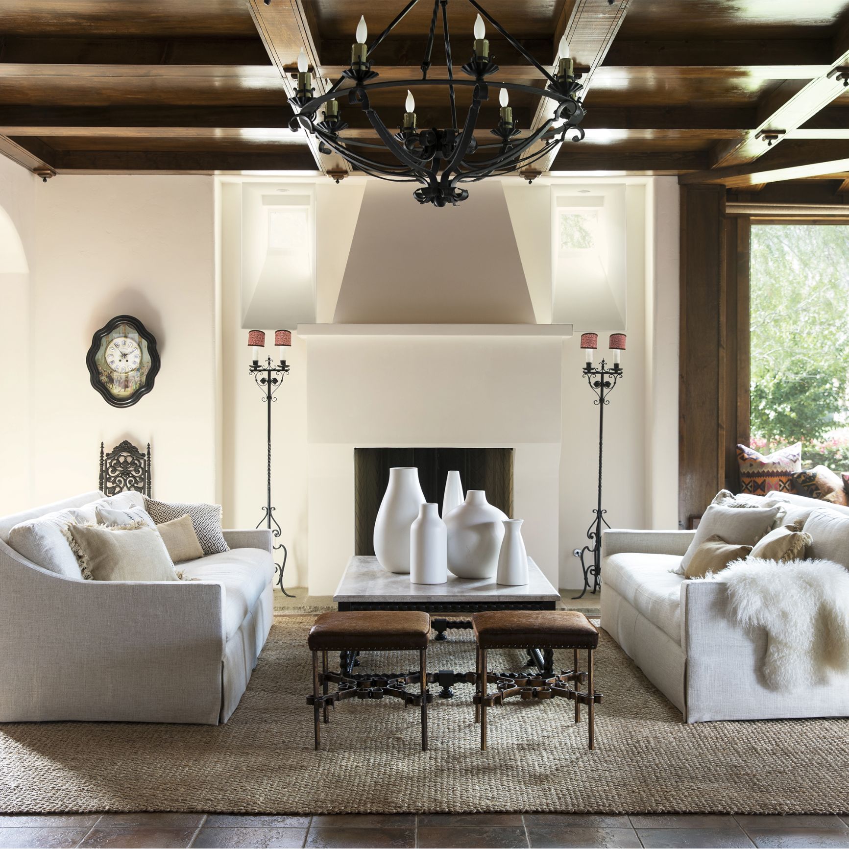 Crème Living Room with Fireplace