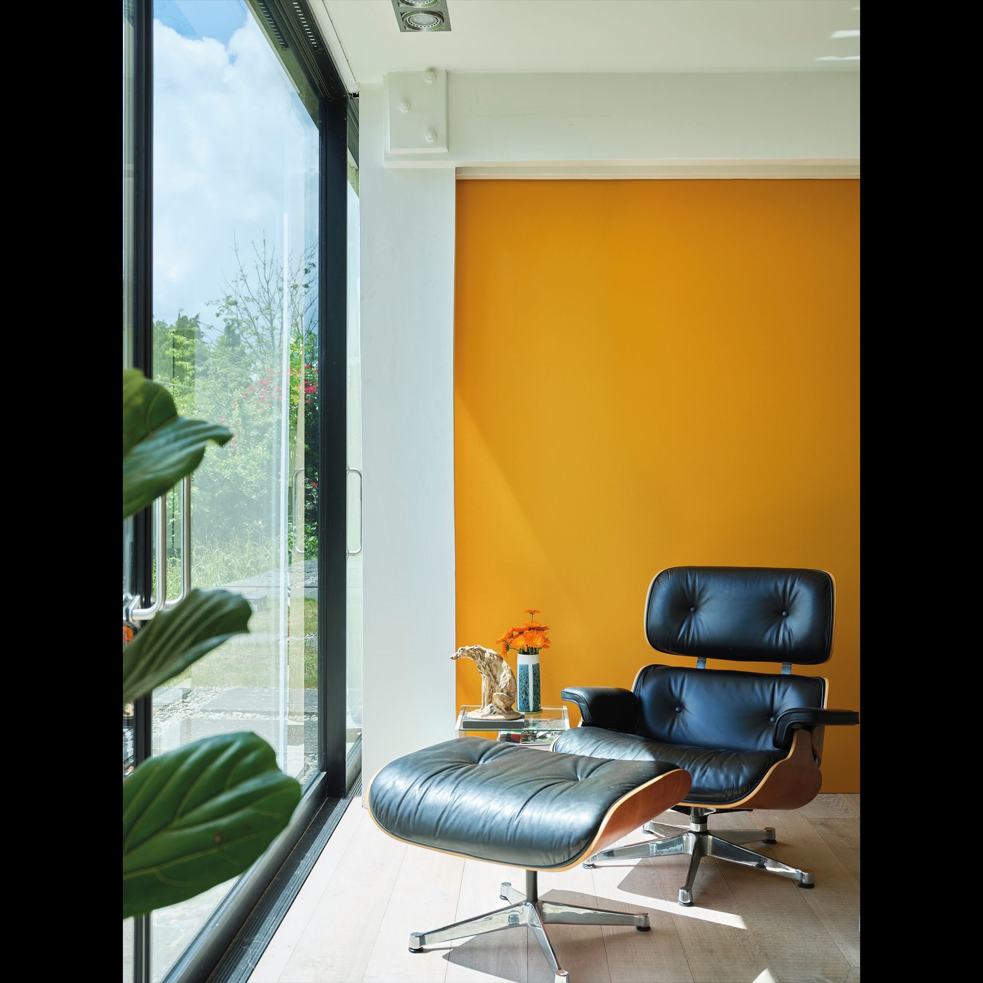 Dutch Orange Window Seat