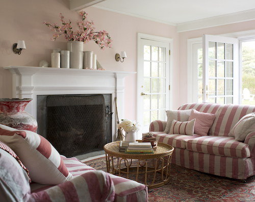 Living room in Benjamin Moore Wispy Pink in matte finish