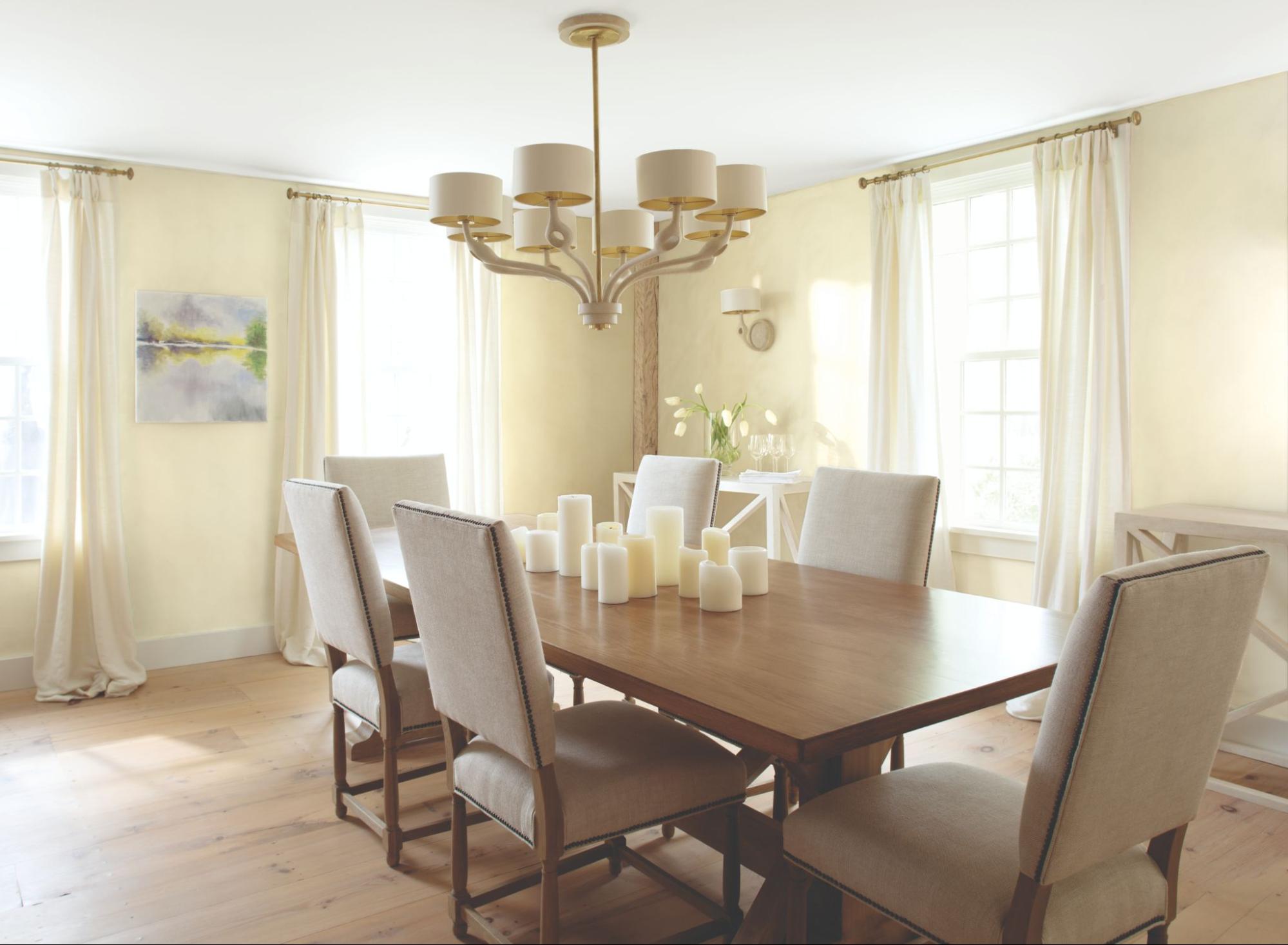Dining room with Benjamin Moore Chantilly Lace trim
