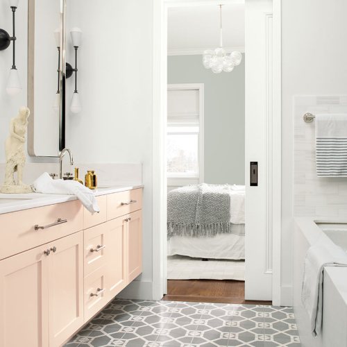 Metropolitan AF-690 bedroom paint complements a pink bathroom cabinet