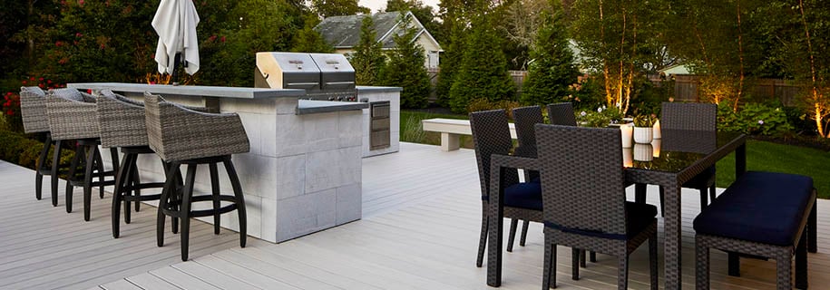 Deck with kitchen, bar, and table