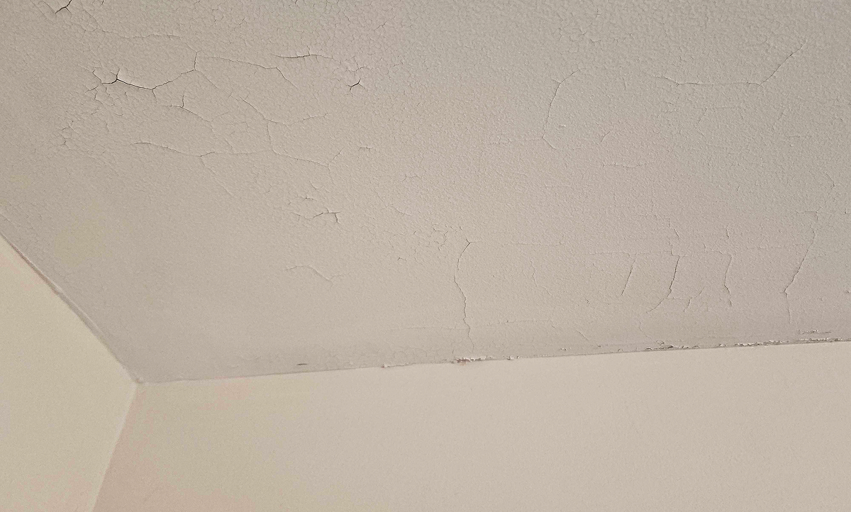 picture of hairline cracks in a bathroom ceiling