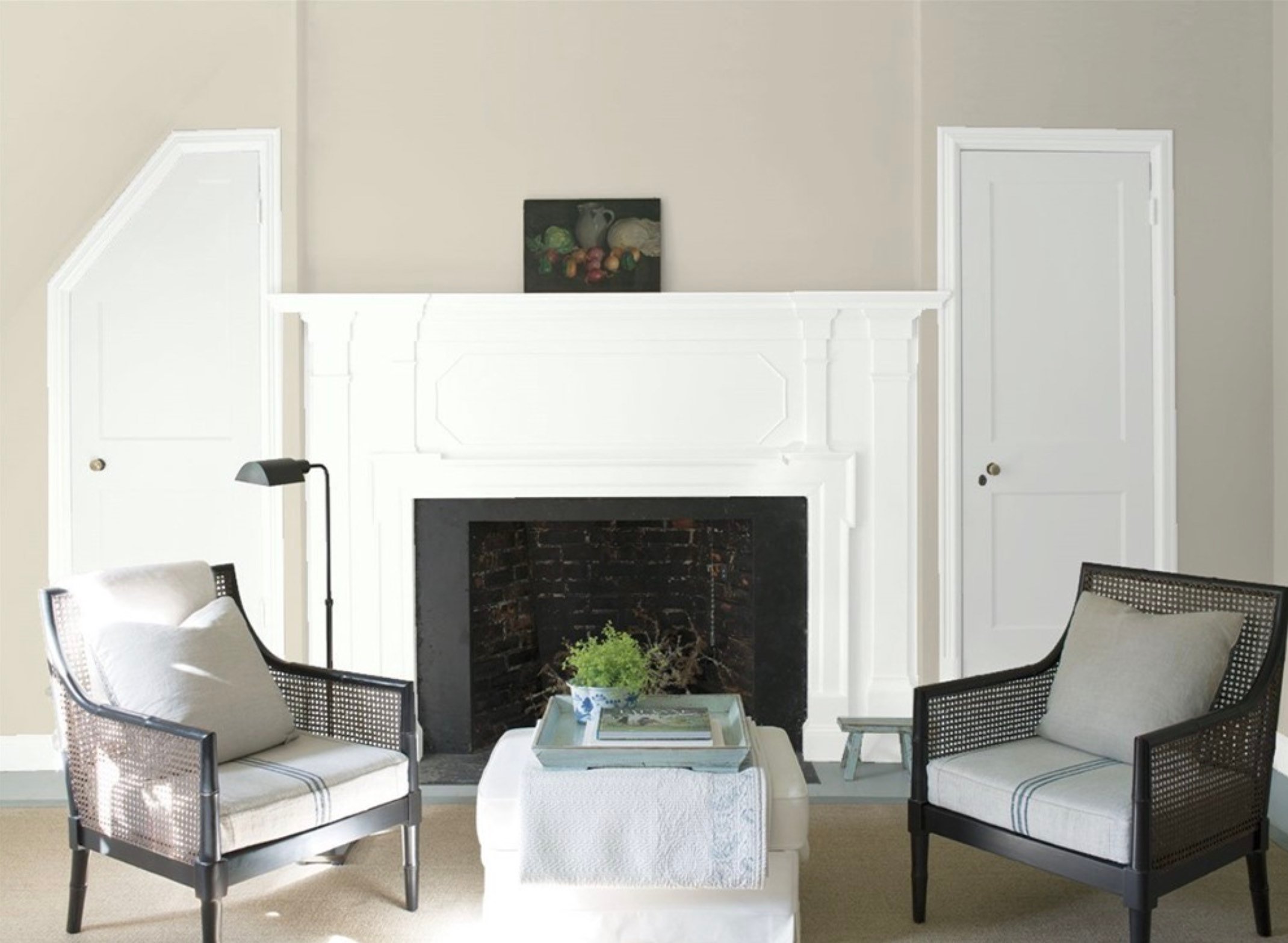 Living room walls in Benjamin Moore Edgecomb Gray