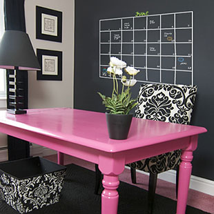 Benjamin-Moore_IA_chalkboard_pink_table